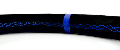 Schwarzes Wildleder Sportlenkrad  blaue / rote Naht